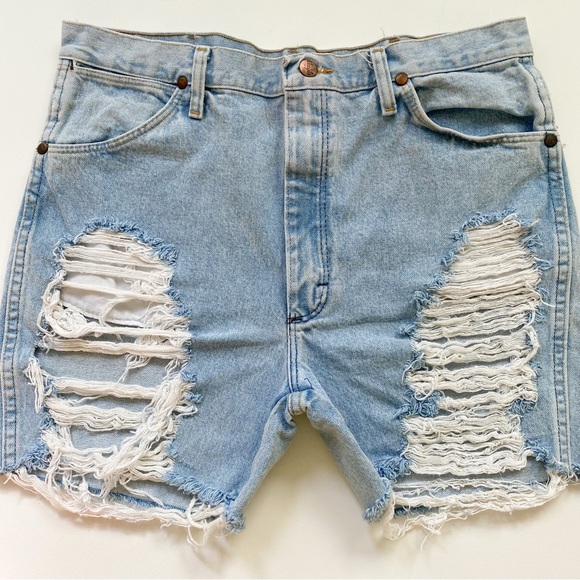 Vintage Wrangler Distressed Denim Jean Shorts - Picture 3 of 4